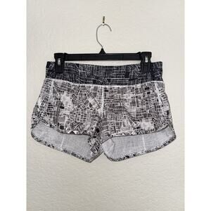 Lululemon Speed Shorts Size 4 Black White Cubist Pattern Speed Up Short 2.5”